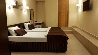 Гостиница Терраса Кабардинка Двухместный номер Стандарт с 2 односпальными кроватями (цоколь без окна)-1