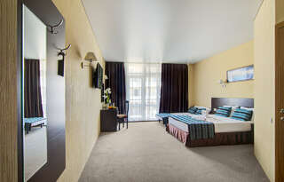 Гостиница Терраса Кабардинка Люкс с балконом-1