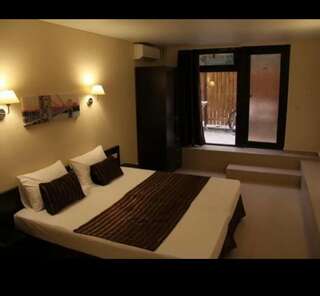 Гостиница Терраса Кабардинка Двухместный номер Стандарт с двуспальной кроватью (цоколь)-1